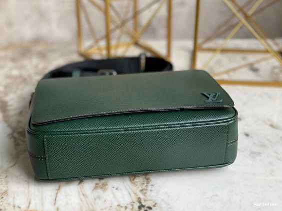 Repzbay VUITTON LOUIS DISTRICT PM 0821
